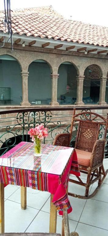 לינה וארוחת בוקר קוסקו Qosqollay Plaza De Armas מראה חיצוני תמונה
